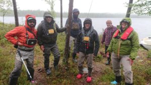 Perhokalastajat lähdössä kalaan